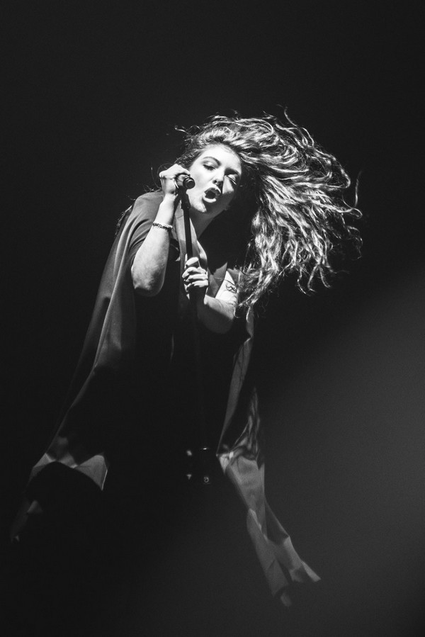 Lorde và những giây phút cực "dị" trên sân khấu 27