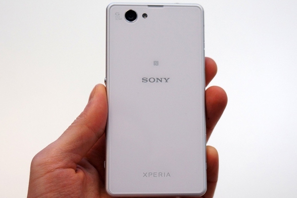 Sony Xperia Z1 Compact "lấp lánh" tại CES 2014 13