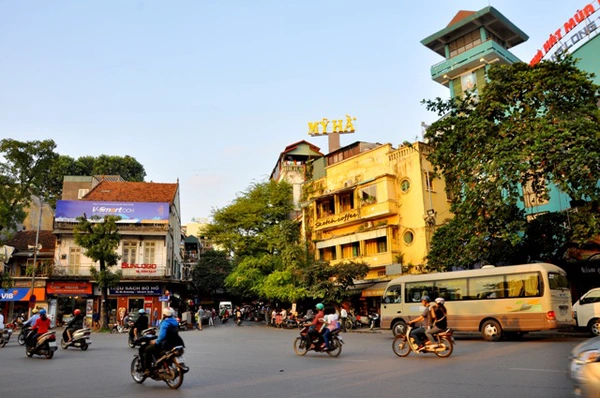 Những điều th&uacute; vị về con phố ngắn nhất H&agrave; Nội 1