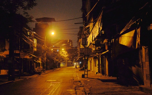 Những giấc ngủ đêm lạnh lẽo trên phố phường Hà Nội 1
