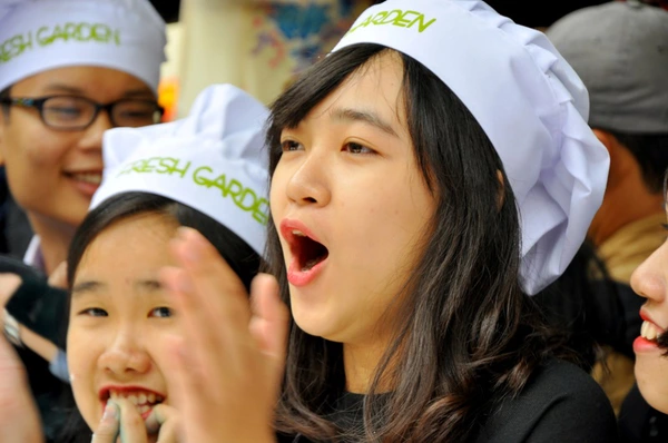 Cận cảnh chiếc bánh kem 100kg của học sinh Hà Nội tri ân thầy cô  12