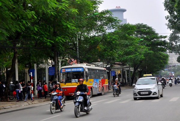 Hà Nội: Ngày chia tay buồn tại điểm trung chuyển xe buýt Cầu Giấy  14