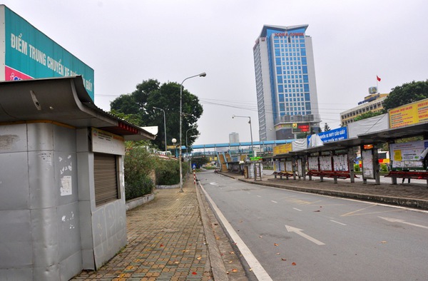 Hà Nội: Ngày chia tay buồn tại điểm trung chuyển xe buýt Cầu Giấy  7