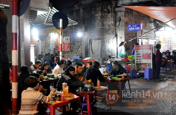 Hàng quán vỉa hè Hà Nội "chật như nêm" trong ngày lạnh nhất từ đầu đông 1