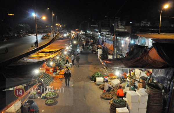 Cơ cực phận người ngủ ngoài đường trong đêm đông giá rét ở Hà Nội 1
