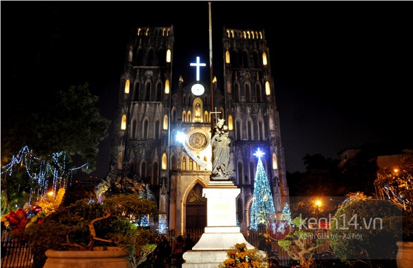 Cận cảnh nhà thờ ở Hà Nội lung linh trong mùa Giáng sinh 1