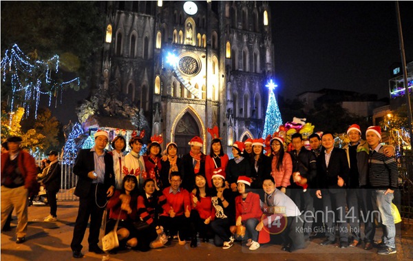 Cận cảnh nhà thờ ở Hà Nội lung linh trong mùa Giáng sinh 10
