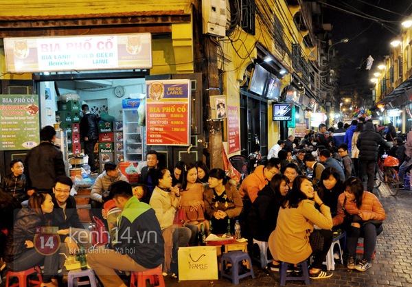 Hàng quán vỉa hè Hà Nội "chật như nêm" trong ngày lạnh nhất từ đầu đông 10
