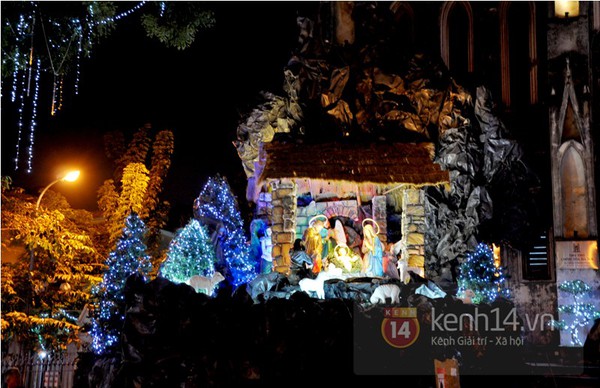 Cận cảnh nhà thờ ở Hà Nội lung linh trong mùa Giáng sinh 3