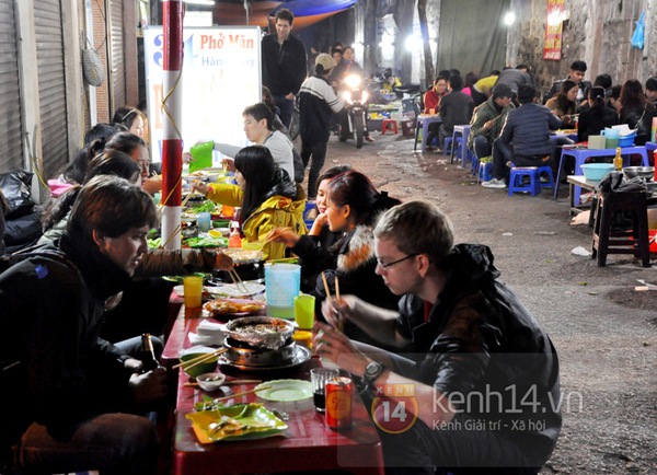 Hàng quán vỉa hè Hà Nội "chật như nêm" trong ngày lạnh nhất từ đầu đông 4