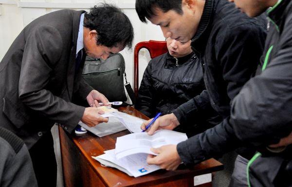 Hà Nội: Người dân chen nhau đi đổi giấy phép lái xe 4