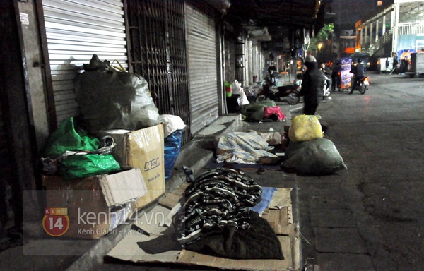 Cơ cực phận người ngủ ngoài đường trong đêm đông giá rét ở Hà Nội 7