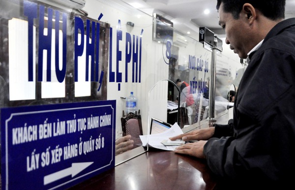Hà Nội: Người dân chen nhau đi đổi giấy phép lái xe 6