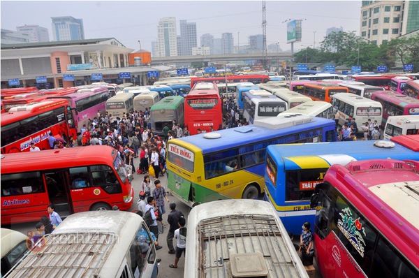 H&agrave; Nội: Người d&acirc;n "gồng g&aacute;nh" đồ đạc về qu&ecirc; đ&oacute;n Tết Dương lịch  14