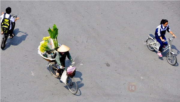 Chùm ảnh: Những chiếc xe đạp cũ "gánh gồng" mưu sinh giữa phố phường Hà Nội 2