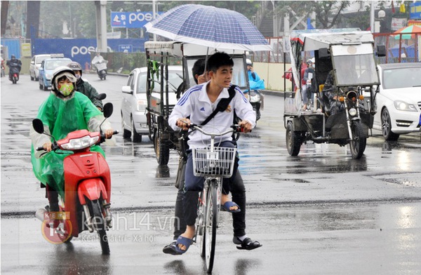 Chùm ảnh: Hà Nội đẹp mờ ảo trong mưa mù 17