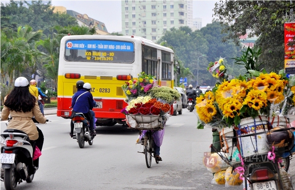 Ch&ugrave;m ảnh: Những chiếc xe đạp cũ "g&aacute;nh gồng" mưu sinh giữa phố phường H&agrave; Nội 3