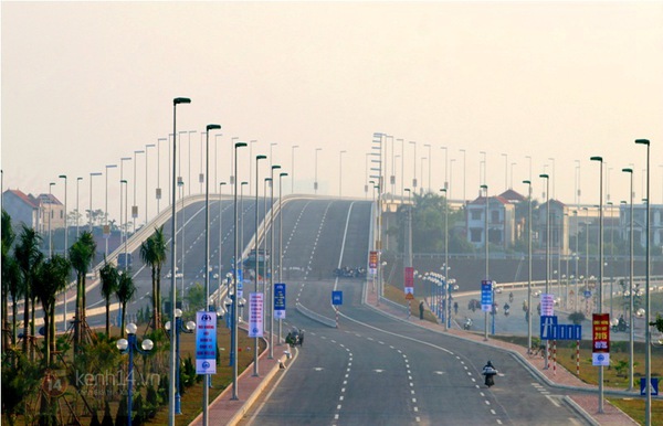 Cận cảnh cầu Nhật Tân - cây cầu dây văng dài nhất Việt Nam trước ngày thông xe 10