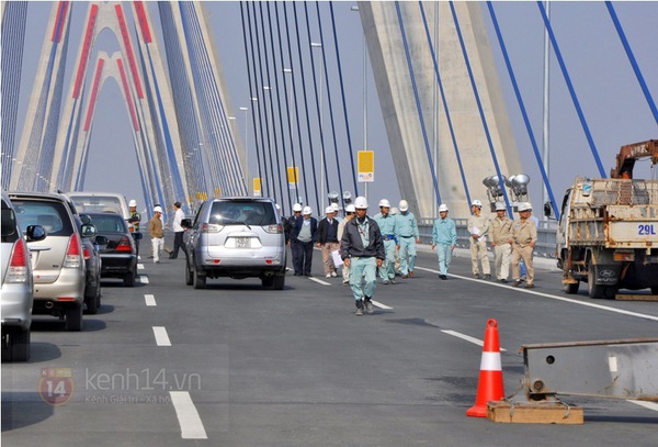 Cận cảnh cầu Nhật Tân - cây cầu dây văng dài nhất Việt Nam trước ngày thông xe 17