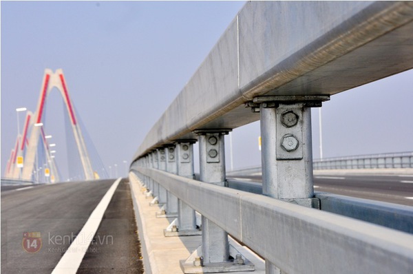 Cận cảnh cầu Nhật Tân - cây cầu dây văng dài nhất Việt Nam trước ngày thông xe 7