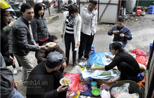 Xôi xéo Hàng Bài - Gánh xôi vỉa hè của những người Hà Nội "sành ăn quà sáng" 10