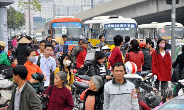 Bến xe Hà Nội quá tải khi người dân trở lại sau kỳ nghỉ Tết Dương lịch  13