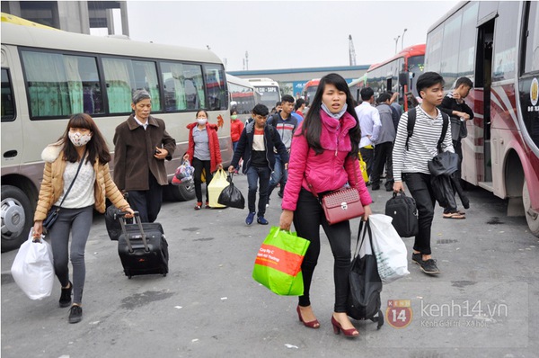 Bến xe Hà Nội quá tải khi người dân trở lại sau kỳ nghỉ Tết Dương lịch  6