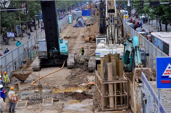 Hà Nội: Bùn đất từ công trường tràn ra đường Xuân Thủy, giao thông gặp khó khăn 5