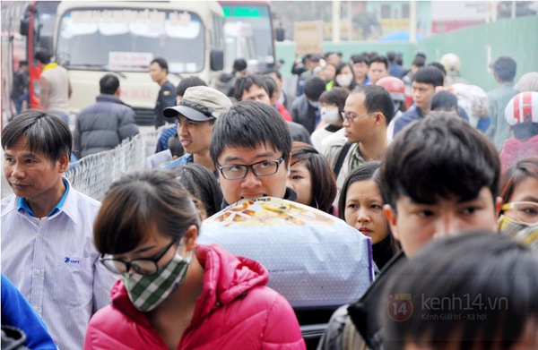 Bến xe Hà Nội quá tải khi người dân trở lại sau kỳ nghỉ Tết Dương lịch  10
