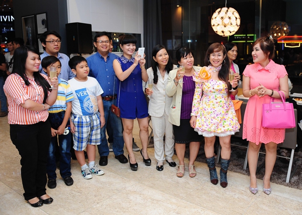 Bạn trẻ dành tặng mẹ buổi tiệc đầy cảm xúc tại Samsung House 4