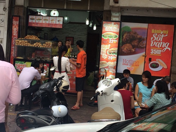 Thưởng thức b&aacute;nh mỳ Hội An si&ecirc;u hot ngay tại H&agrave; Nội 3