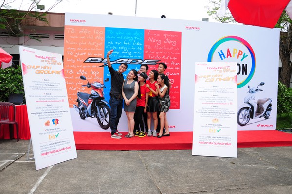 Sinh viên háo hức học lái xe an toàn tại chương trình Honda Fest 7