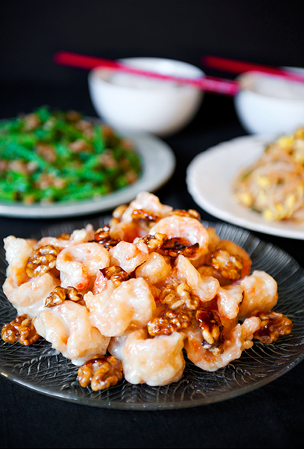 Tôm chiên giòn trộn sốt chua ngọt thật ngon 9