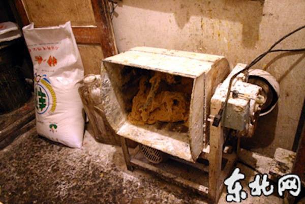 Cận cảnh quá trình sản xuất bánh Trung thu bẩn ở Trung Quốc 8