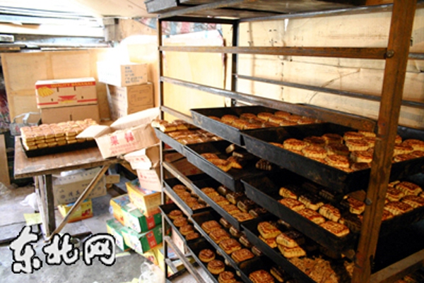 Cận cảnh quá trình sản xuất bánh Trung thu bẩn ở Trung Quốc 9