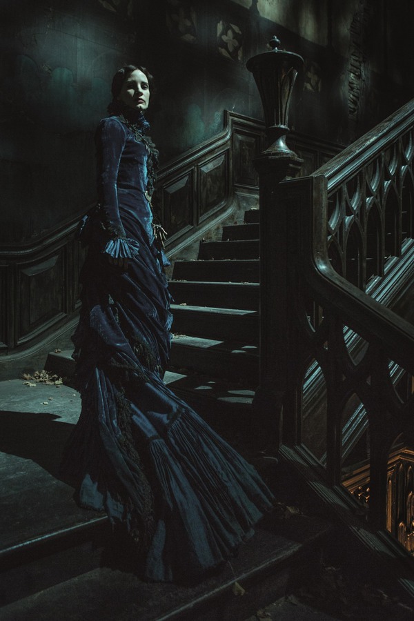 Tạo hình Jessica Chastain đầy ma quái trong Crimson Peak 3