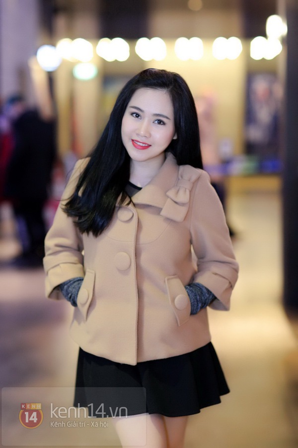 Hot girl Salim diện short "r&aacute;ch" đi xem "Dứt điểm" 4