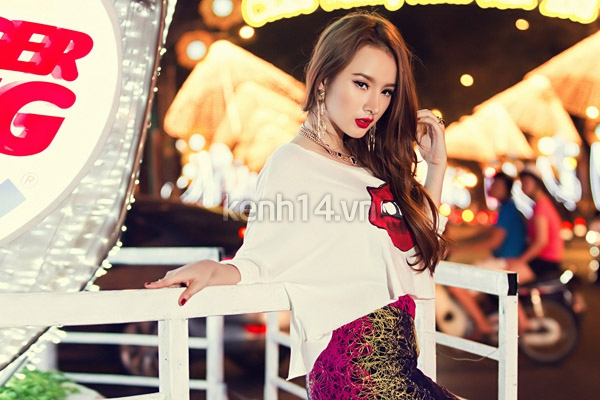 Angela Phương Trinh nổi bần bật trên phố với set đồ họa tiết 7