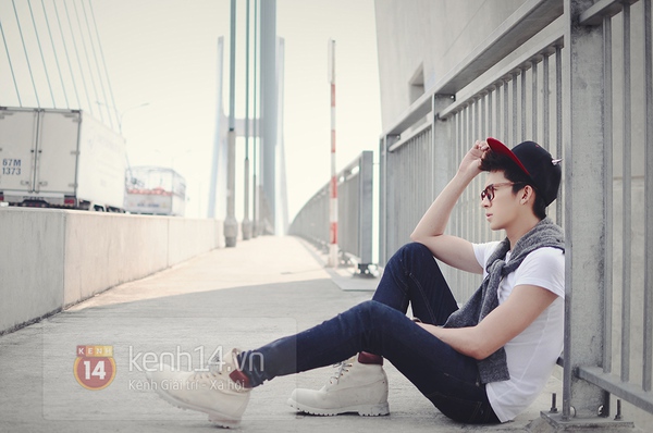 Từ bụi bặm nam t&iacute;nh cho tới khỏe khoắn c&ugrave;ng chiếc T-shirt trắng 2