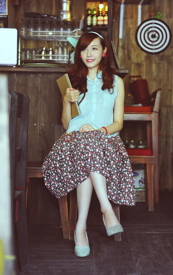V&aacute;y hoa vintage t&ocirc; điểm m&ugrave;a h&egrave; th&ecirc;m dịu d&agrave;ng 8