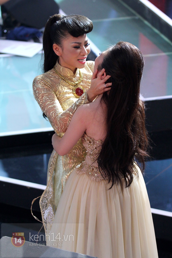 Phỏng vấn n&oacute;ng qu&aacute;n qu&acirc;n "The Voice" Hương Tr&agrave;m 6