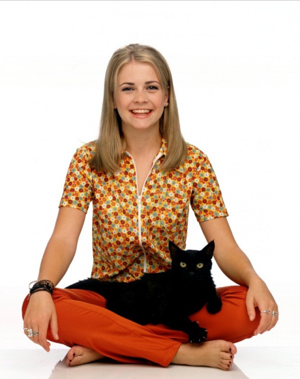 C&ocirc; ph&ugrave; thủy nhỏ Sabrina ng&agrave;y c&agrave;ng ph&igrave; nhi&ecirc;u 6
