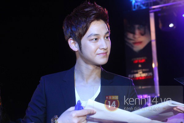 Clip: Kim Bum n&oacute;i tiếng Việt cực dễ thương: "Anh y&ecirc;u em" 22