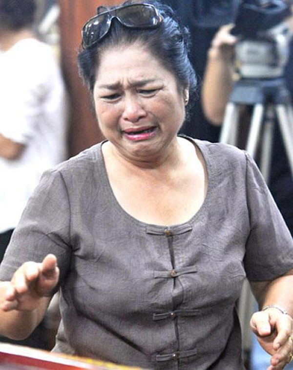 Vợ cố nghệ sĩ Văn Hiệp đã về tới Việt Nam để chịu tang chồng 7