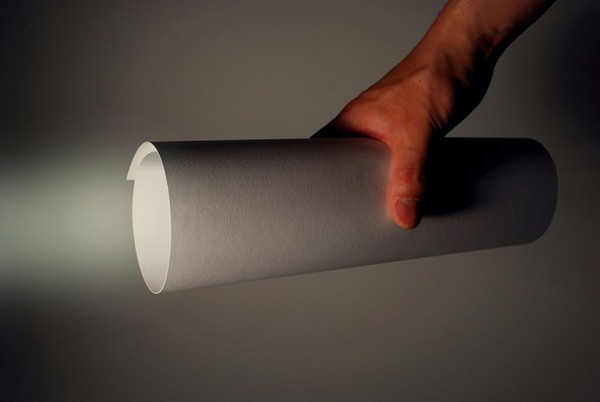 Tờ giấy phát sáng khi cuộn lại 3