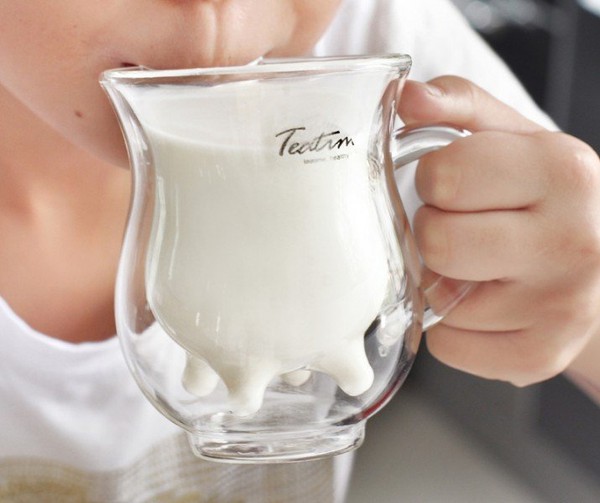 Cốc sữa h&igrave;nh&hellip; ti b&ograve; 4