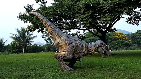 Đồ hóa trang hình khủng long to bằng kích thước thật 2