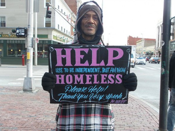 Nghệ sĩ "cải thiện" bảng xin tiền cho người vô gia cư 6