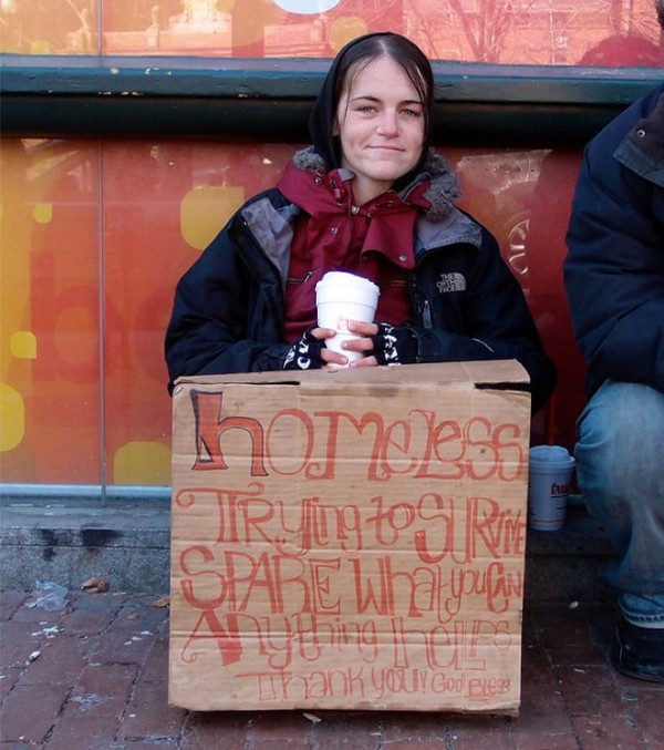 Nghệ sĩ "cải thiện" bảng xin tiền cho người vô gia cư 7