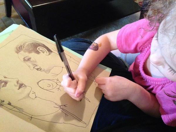 Mẹ "song kiếm hợp bích" với con gái 4 tuổi để vẽ tranh 8
